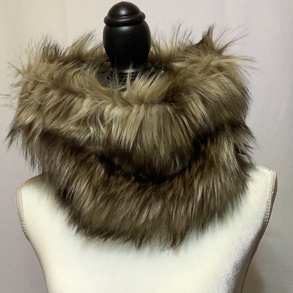 BEAUTIFUL FAUX FUR NECK WARMER SCARF